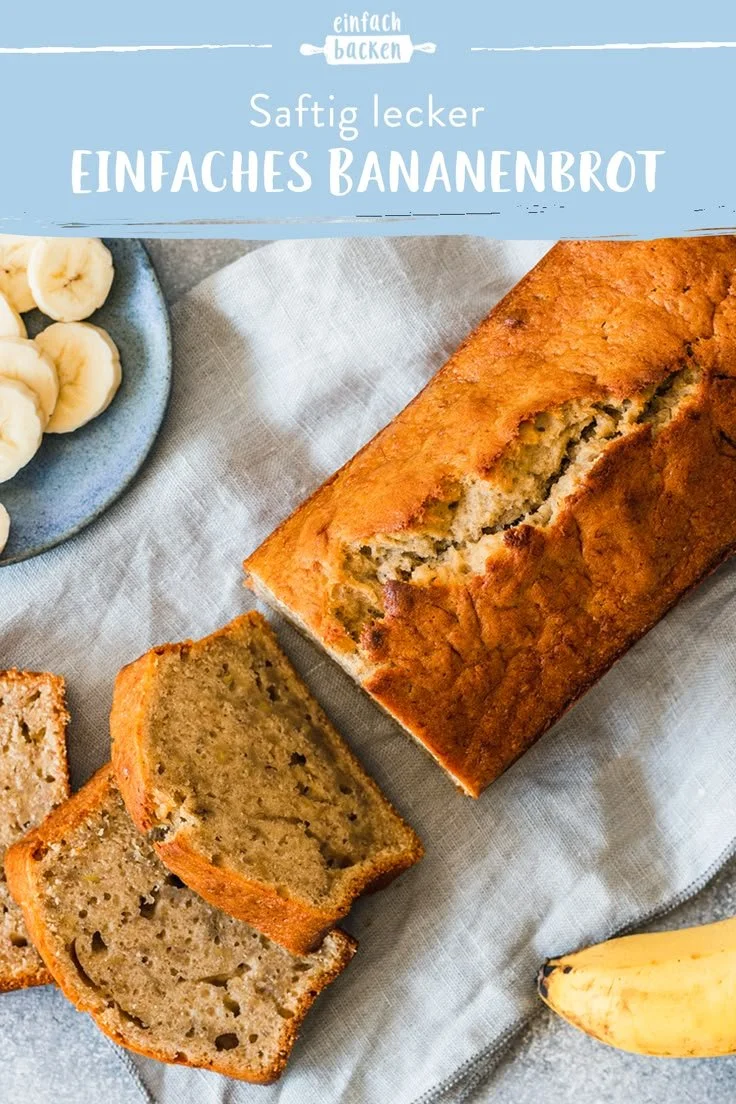 Einfaches und saftiges Bananenbrot auf einem Küchentisch