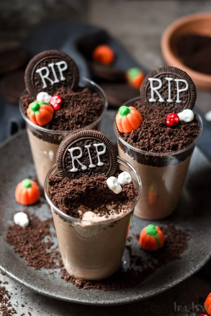 Gruselige Mousse au Chocolate Dessert für Halloween von Ina Isst