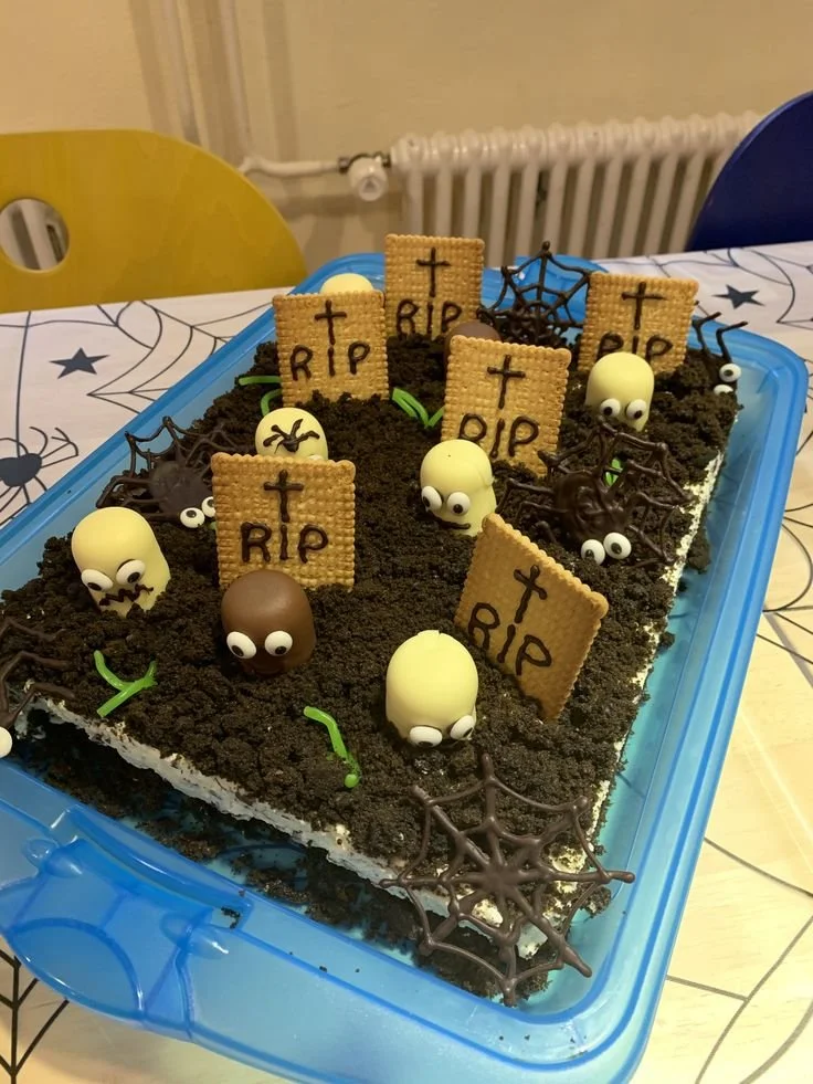Halloween-Grusel-Maulwurfkuchen für eine schaurig schöne Feier