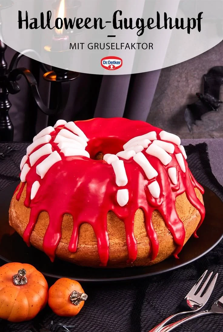 Leckerer Halloween-Gugelhupf mit gruseliger Dekoration für Halloween-Feiern