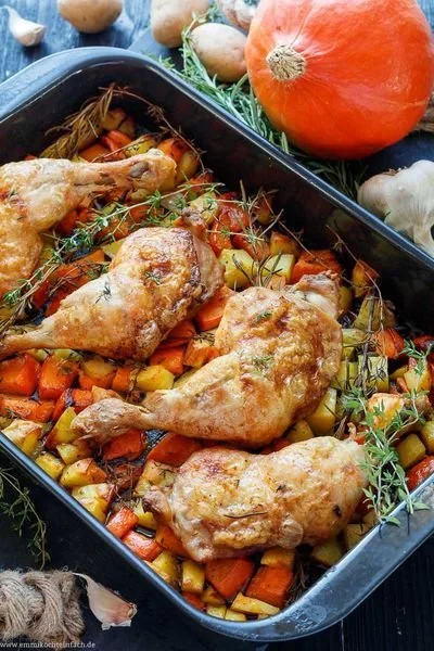 Kürbis Kartoffel Hähnchen Rezept aus dem Ofen mit frischen Zutaten