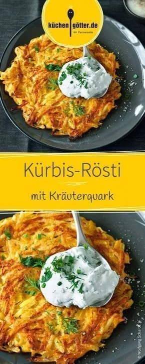 Kürbis-Rösti mit frischem Kräuterquark auf einem Teller serviert