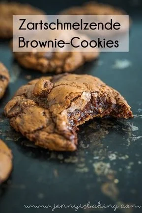 Schokolade Brownie Cookies frisch gebacken auf einem Teller von Jenny is baking