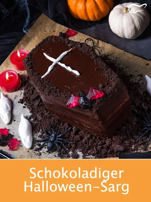 Schokoladiger Halloween-Sarg Kuchen mit gruseligem Design