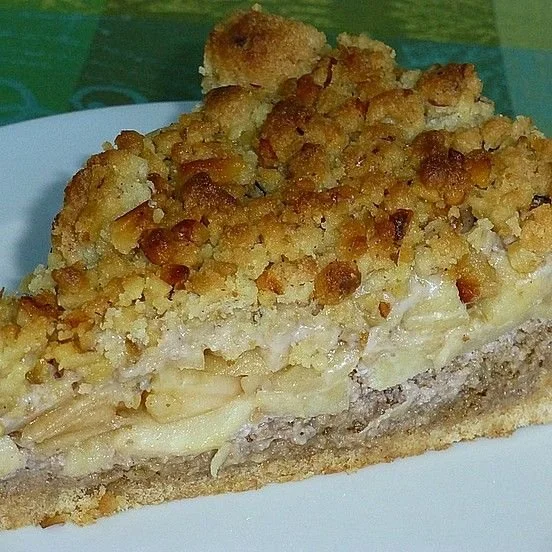 Walnuss-Apfel-Streuselkuchen von alina1st, ein köstliches Gebäck mit Streuseln.