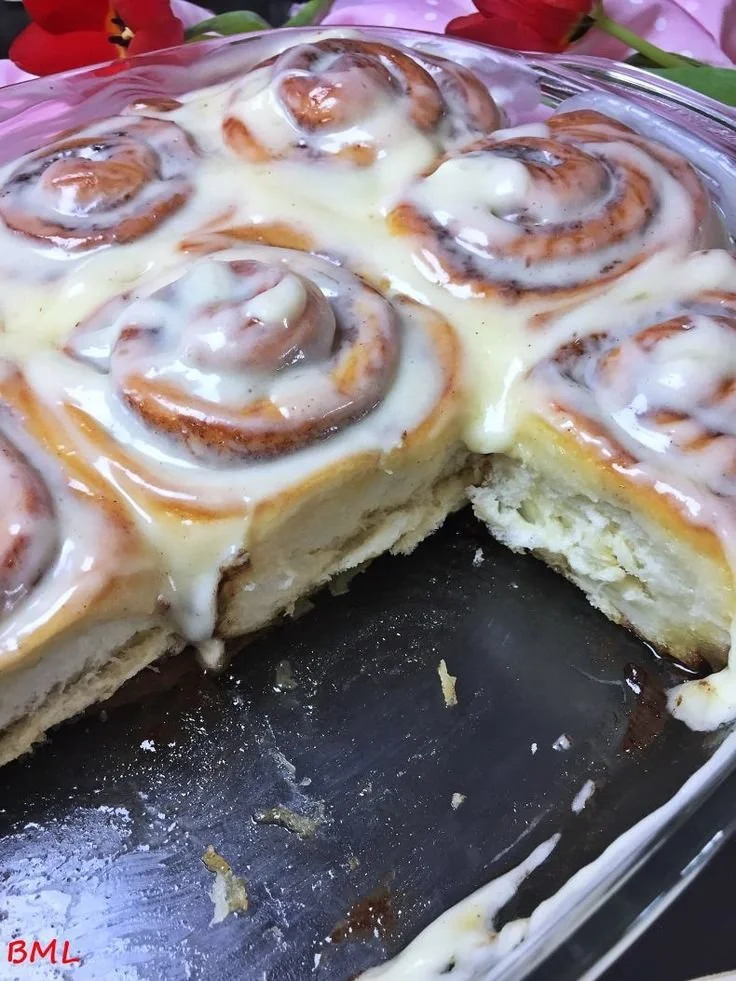 Leckere Zimtschnecken mit Frischkäse-Frosting, amerikanisches Rezept